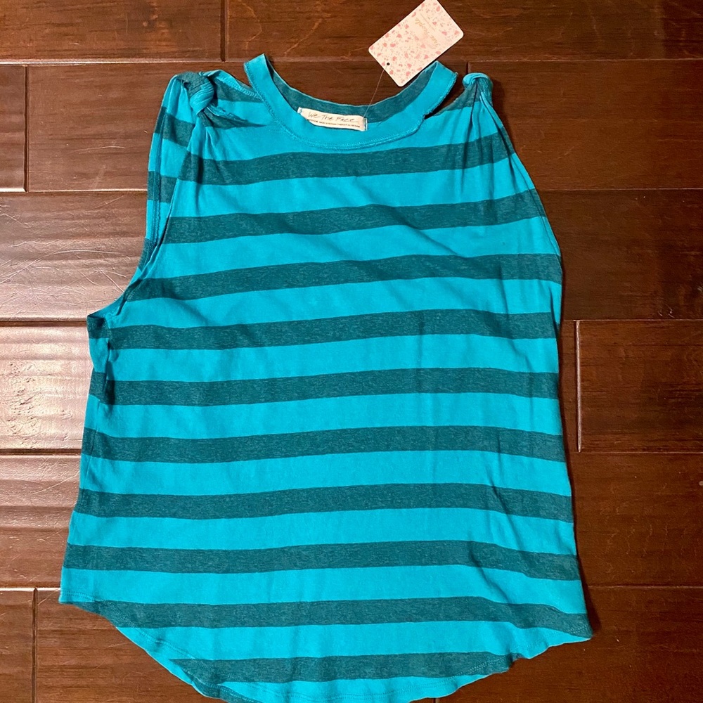 Free People top. Knotted shoulder.